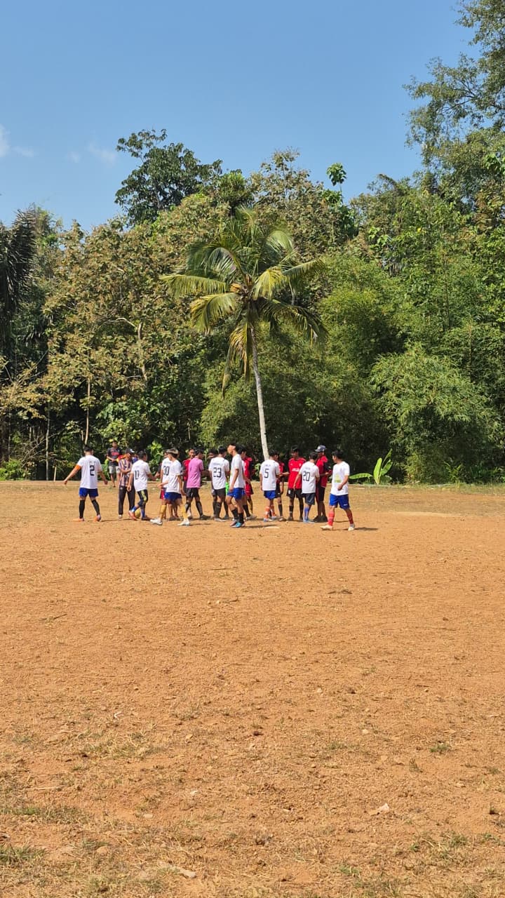 perlombaan sepak bola